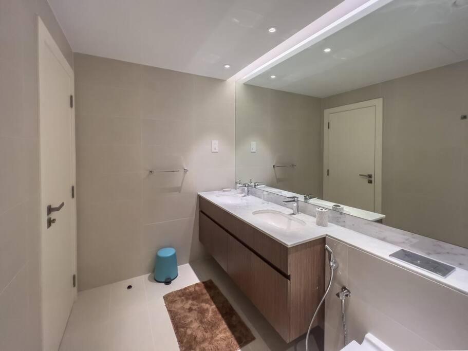 Lovely 2-Bedroom Vacation Home Near Beach Dubaj Kültér fotó