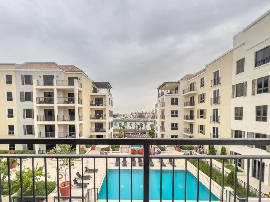 Lovely 2-Bedroom Vacation Home Near Beach Dubaj Kültér fotó