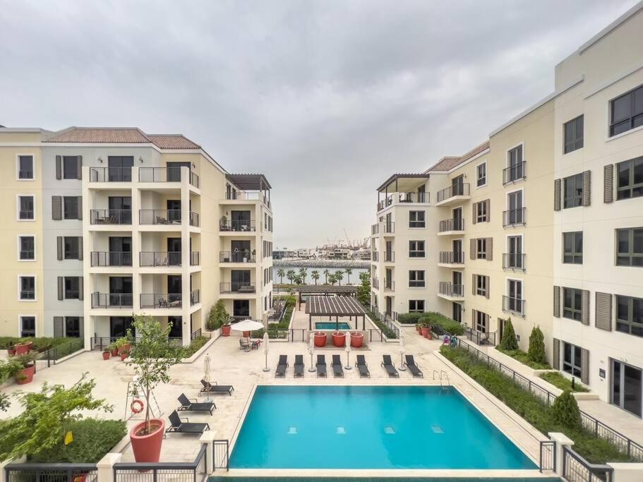 Lovely 2-Bedroom Vacation Home Near Beach Dubaj Kültér fotó