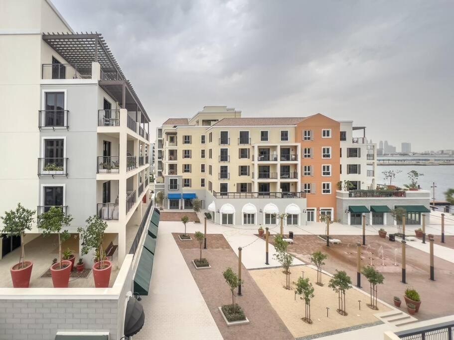 Lovely 2-Bedroom Vacation Home Near Beach Dubaj Kültér fotó